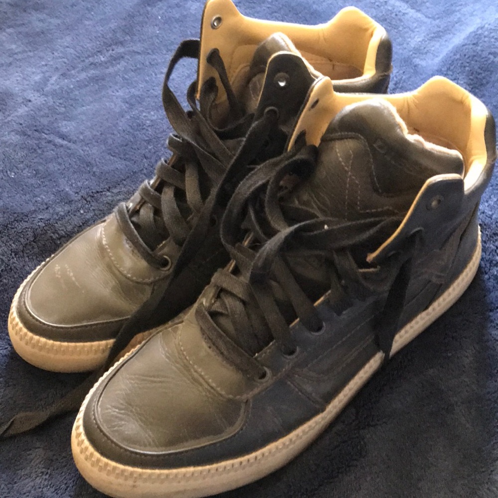 Men's V Is For S-Spaark Mid Fashion Sneaker